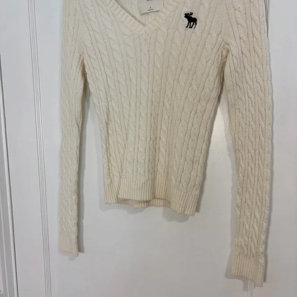 Abercrombie & Fitch cable knit vneck sweater - Picture 3 of 13